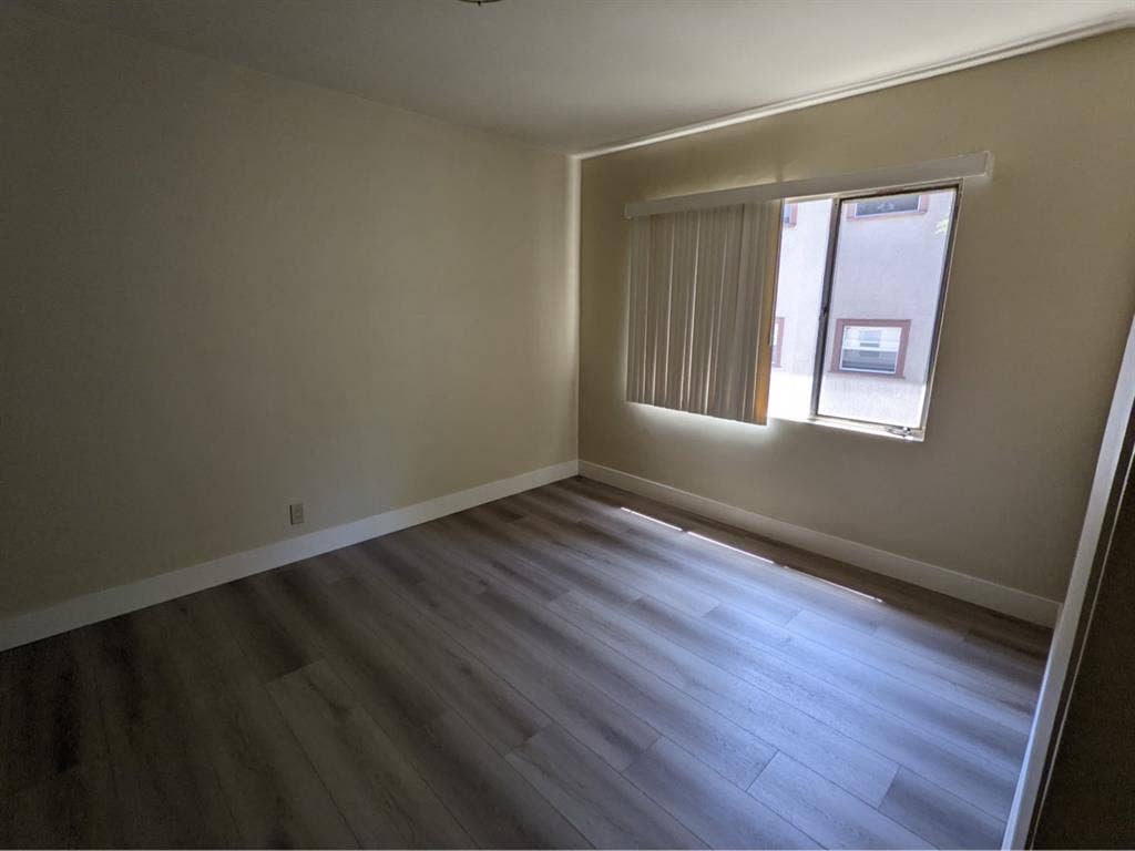 Room available in Pasadena!