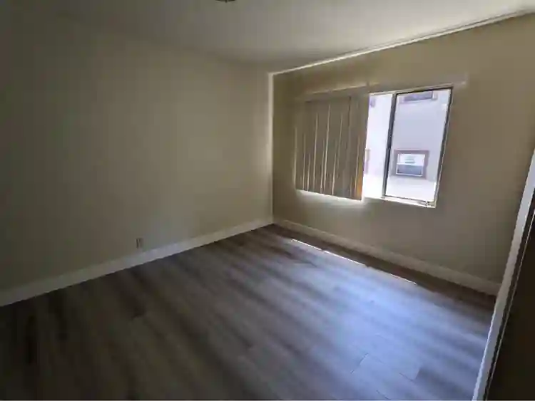 Room available in Pasadena!