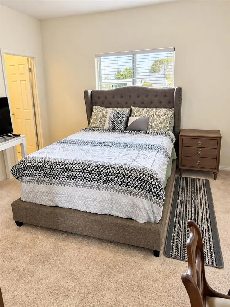 Bedroom for rent in Woodcrest!