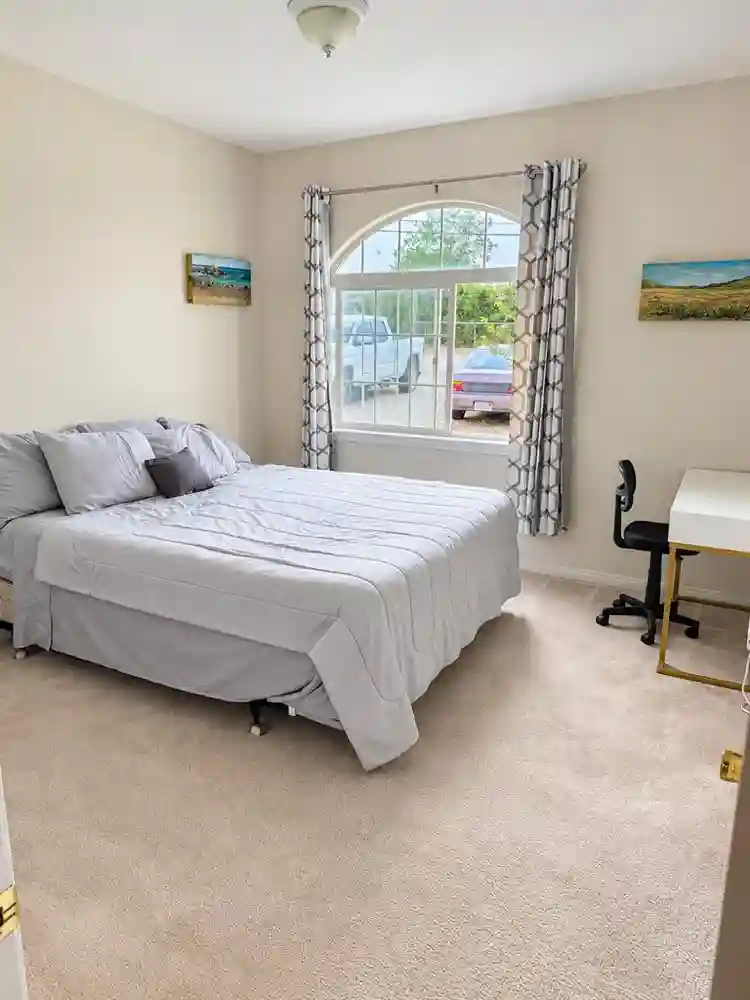 Bedroom for rent in Woodcrest!