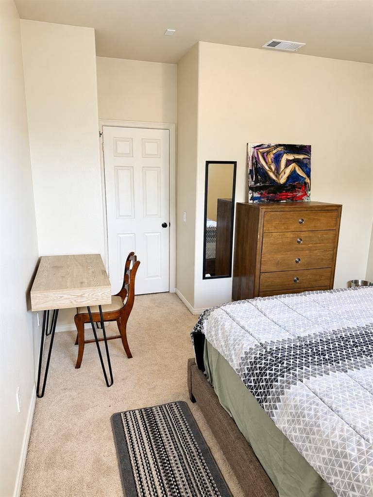 Bedroom for rent in Woodcrest!