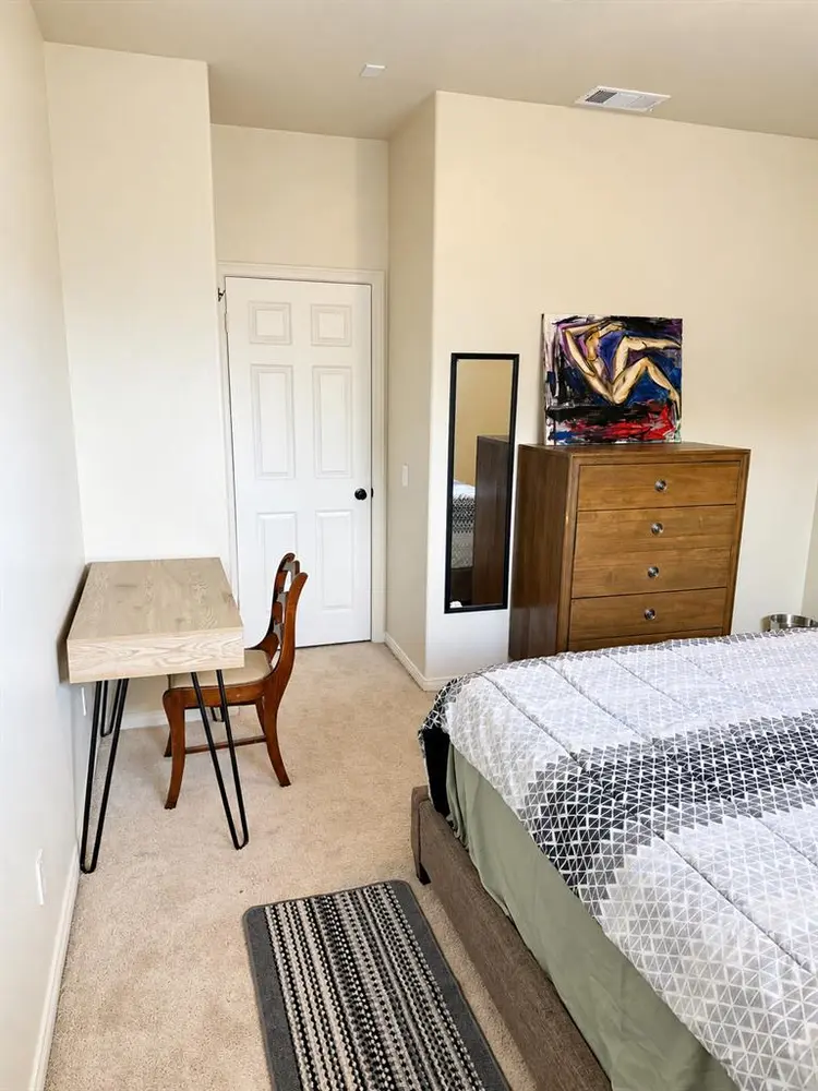 Bedroom for rent in Woodcrest!