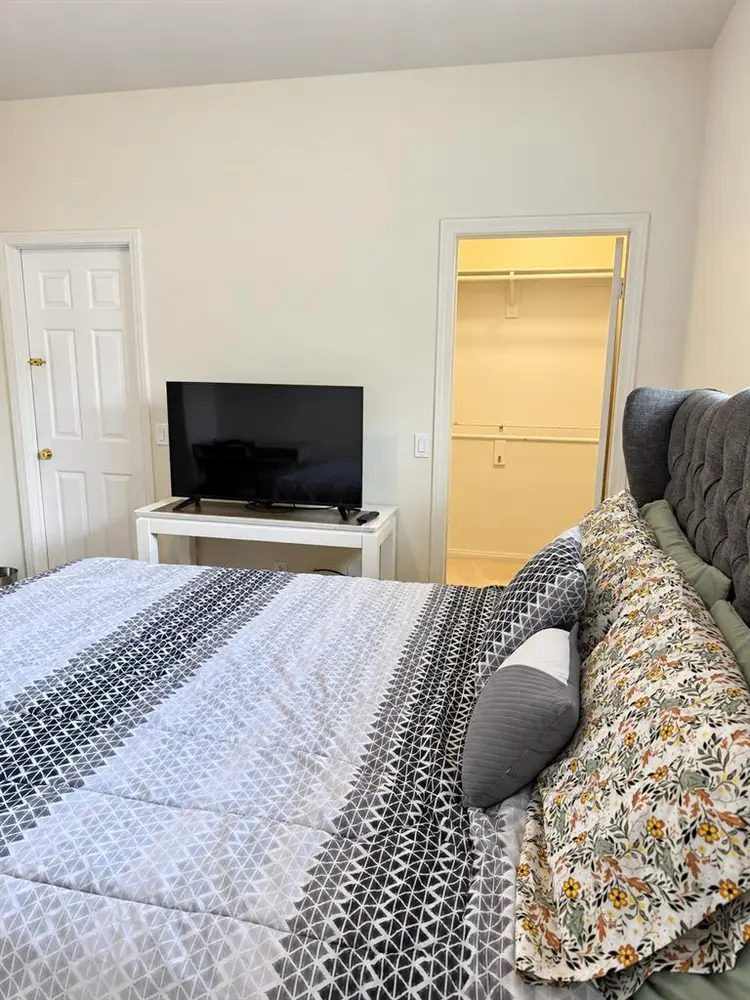 Bedroom for rent in Woodcrest!