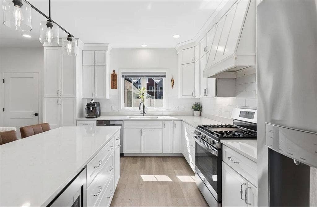 Available 3 bed 3.5 bath town house
