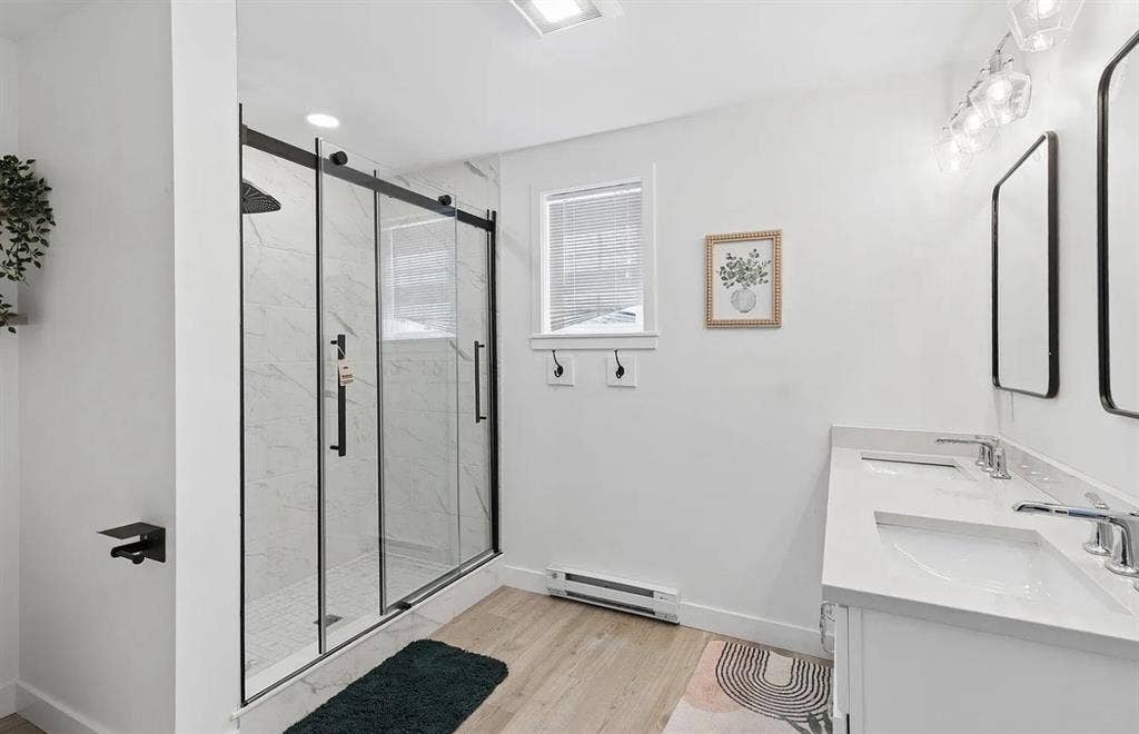 Available 3 bed 3.5 bath town house