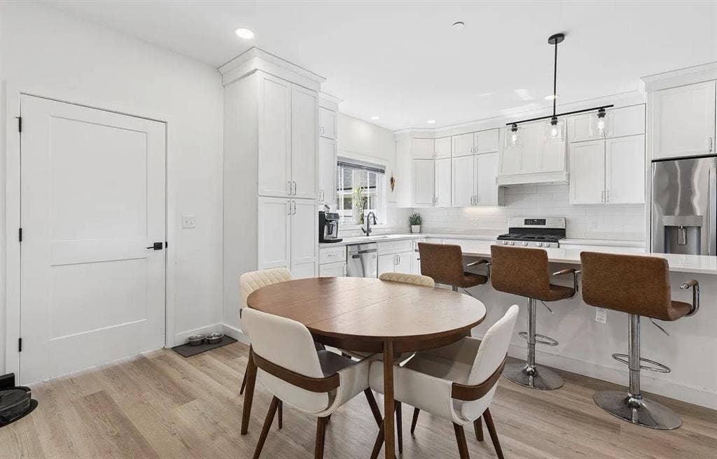 Available 3 bed 3.5 bath town house