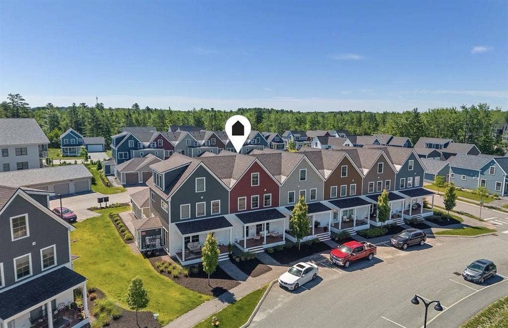 Available 3 bed 3.5 bath town house