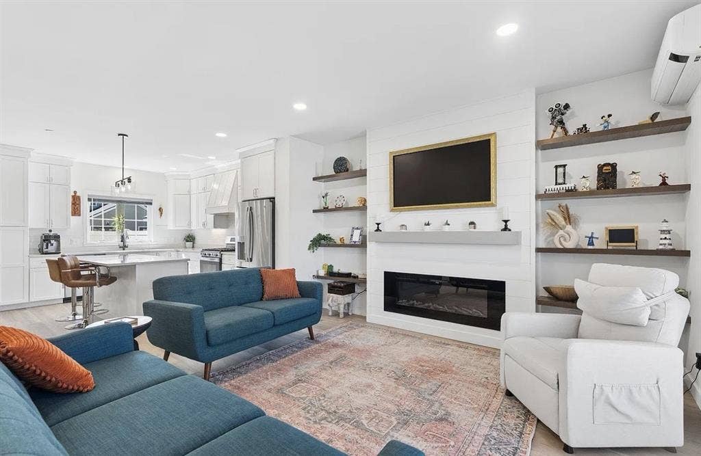 Available 3 bed 3.5 bath town house