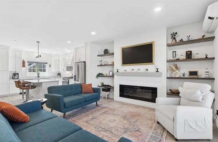 Available 3 bed 3.5 bath town house