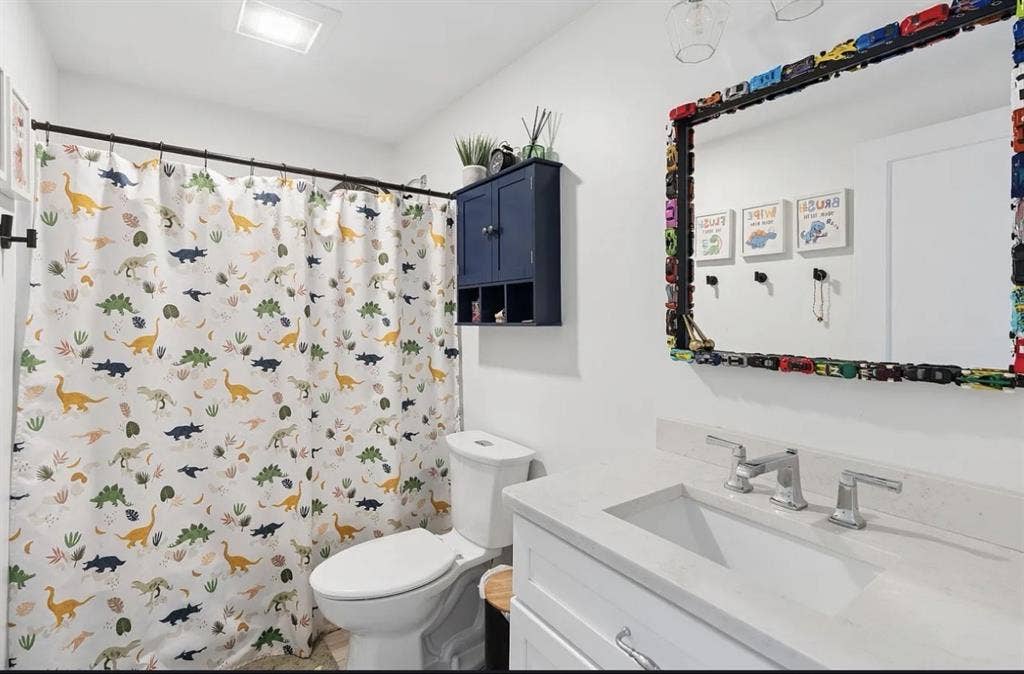 Available 3 bed 3.5 bath town house