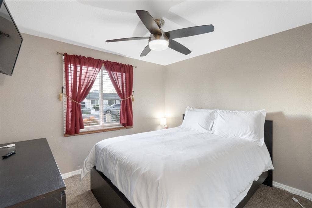 Room available for move in asap