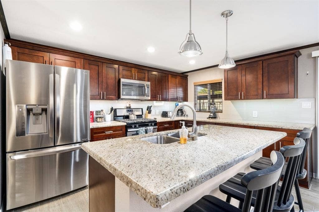 Room available for move in asap