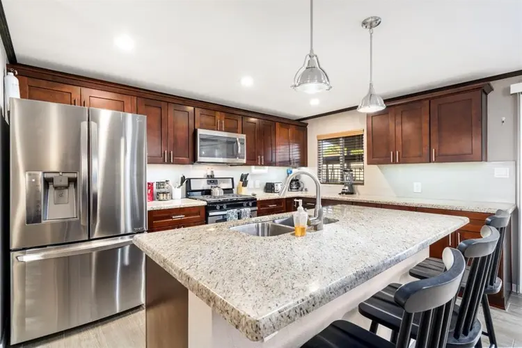 Room available for move in asap