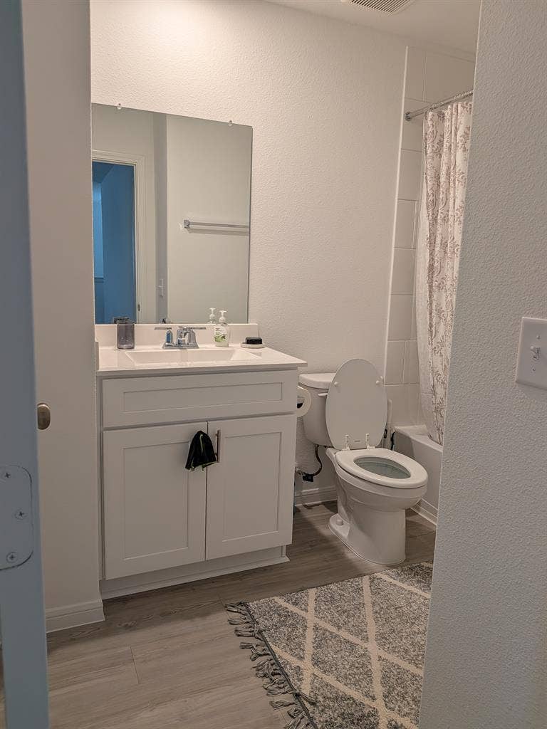 Furnished Master Suite in Crosby