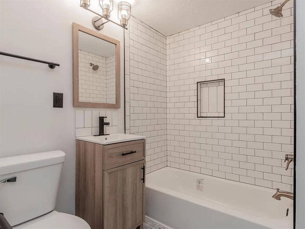Looking for roommate