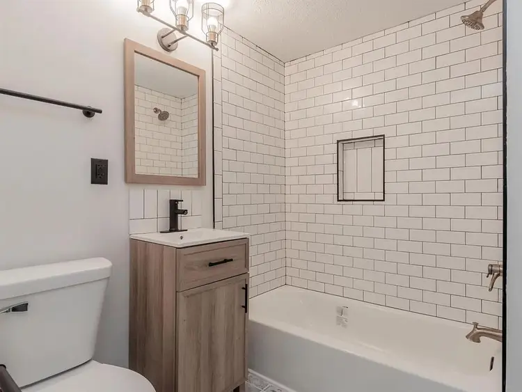 Looking for roommate