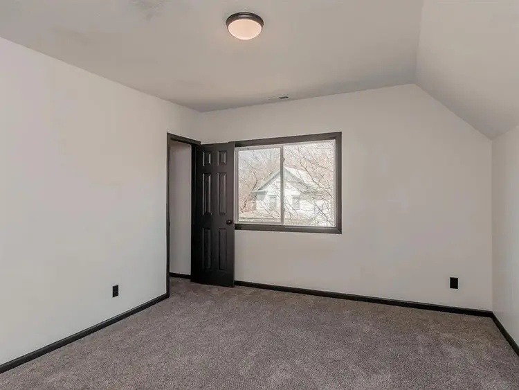 Looking for roommate