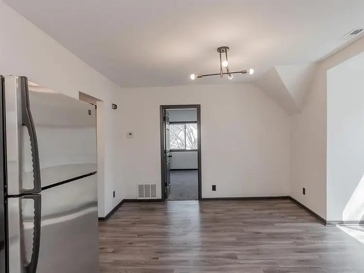 Looking for roommate