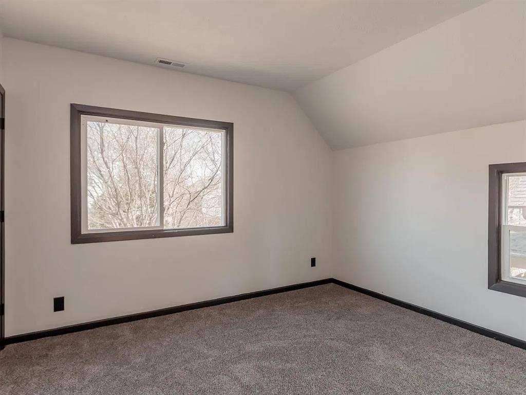 Looking for roommate