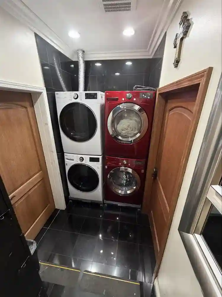 OC HOME ROOM FOR RENT