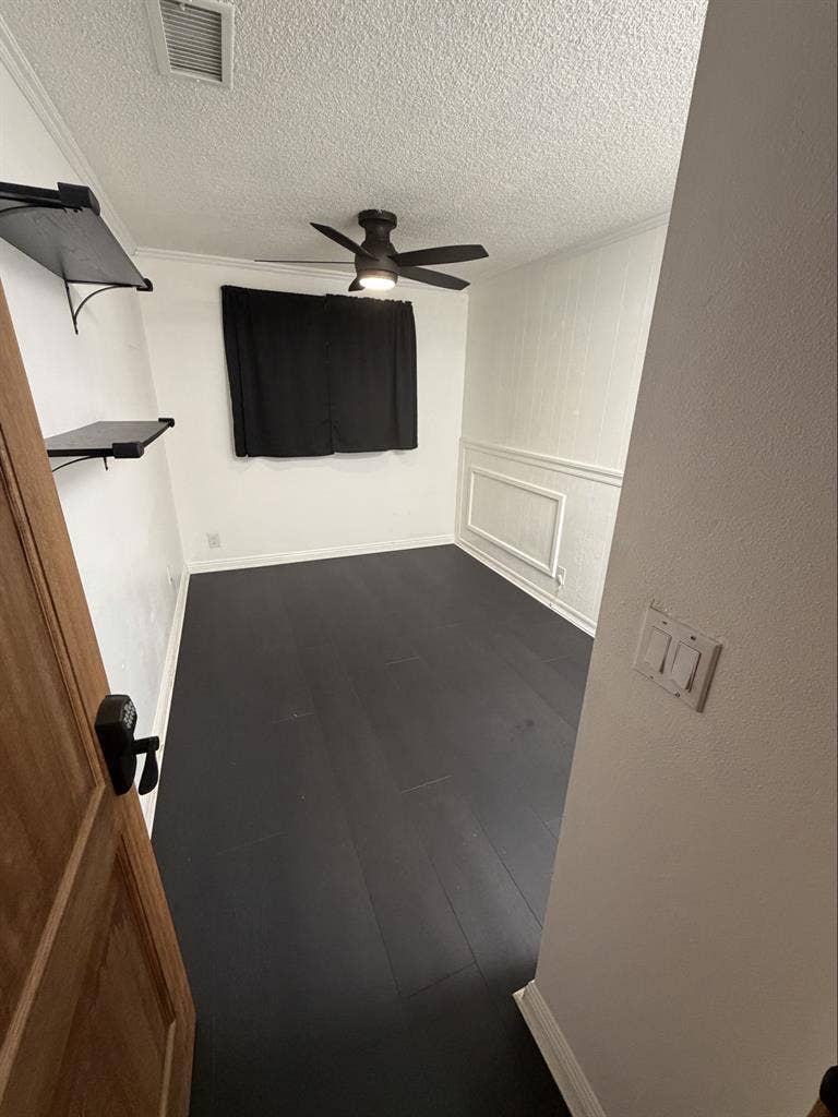 OC HOME ROOM FOR RENT