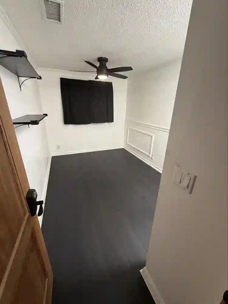 OC HOME ROOM FOR RENT