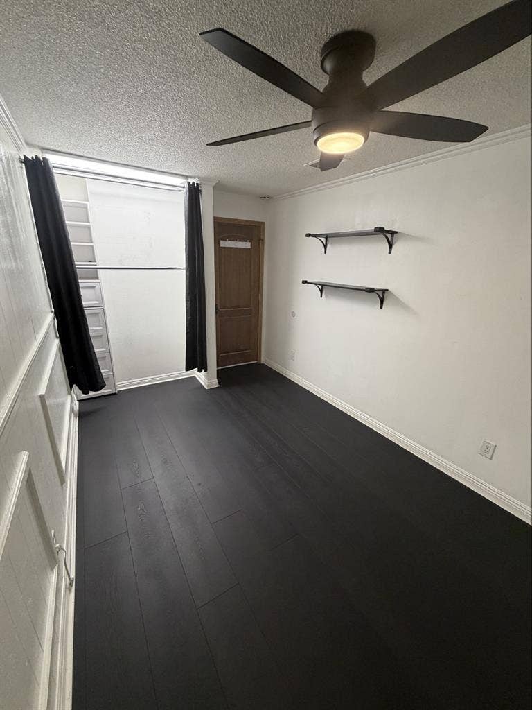 OC HOME ROOM FOR RENT