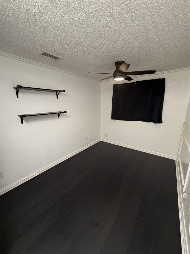 OC HOME ROOM FOR RENT