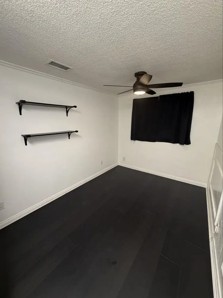 OC HOME ROOM FOR RENT