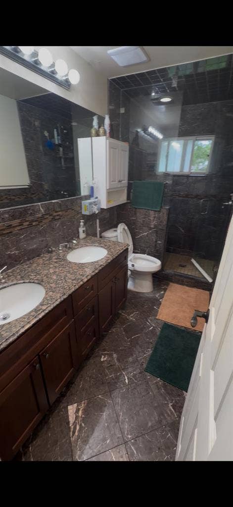 OC HOME ROOM FOR RENT