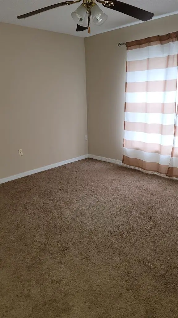 Room for rent available Nov 1st 26
