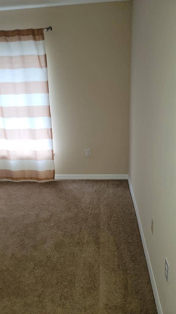 Room for rent available Nov 1st 26