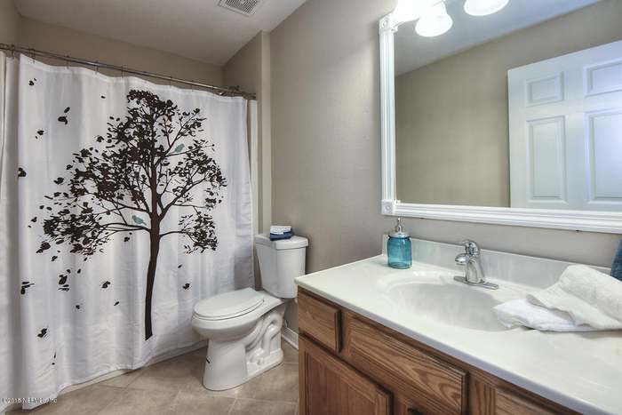 Room for rent available Nov 1st 26