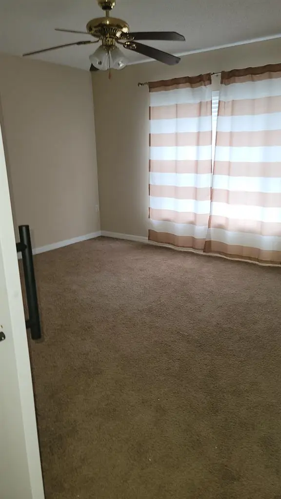 Room for rent available Nov 1st 26
