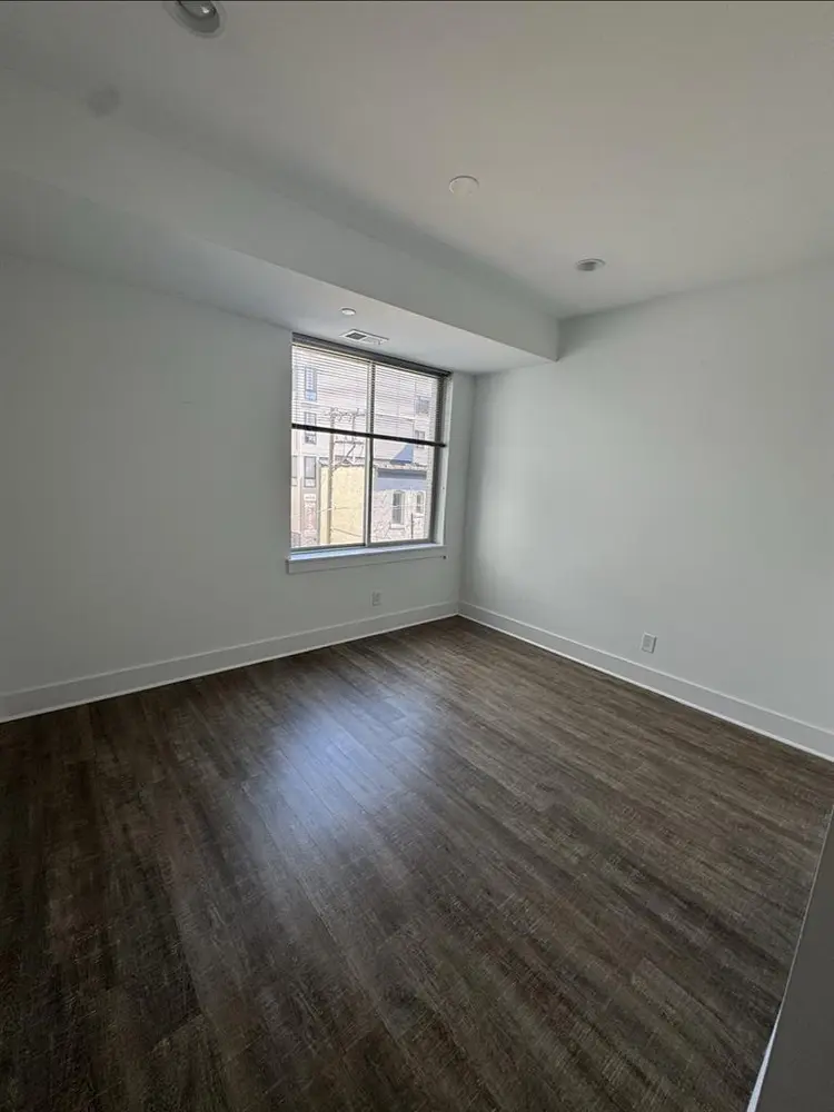 Looking for another female roommate