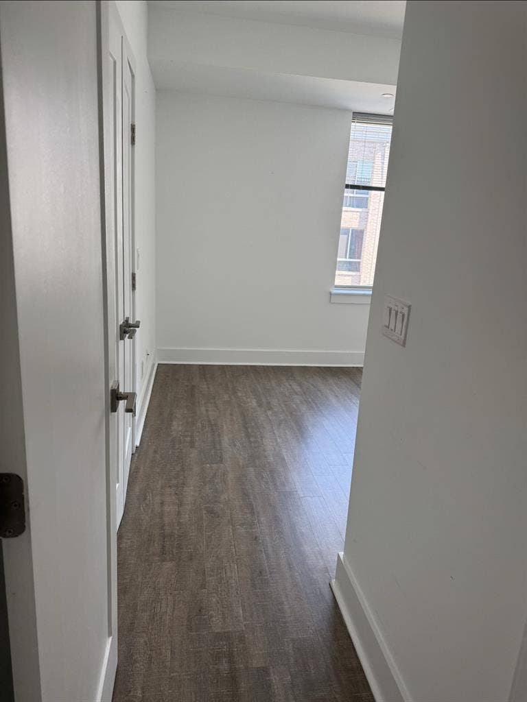 Looking for another female roommate