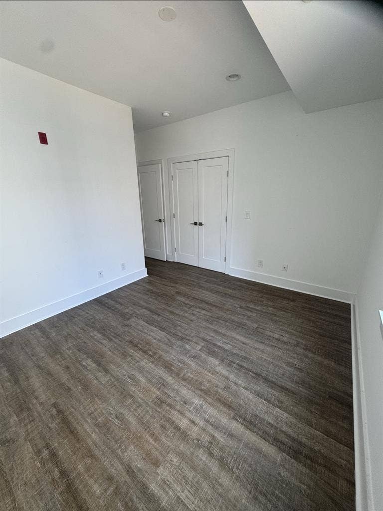 Looking for another female roommate