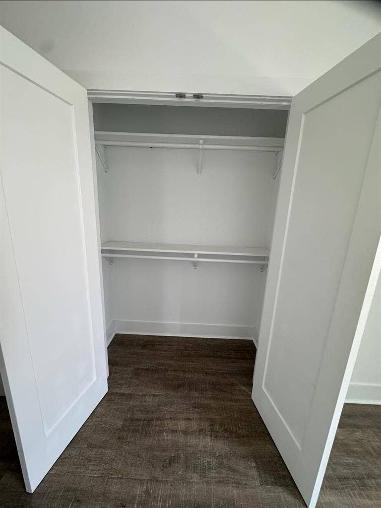 Looking for another female roommate