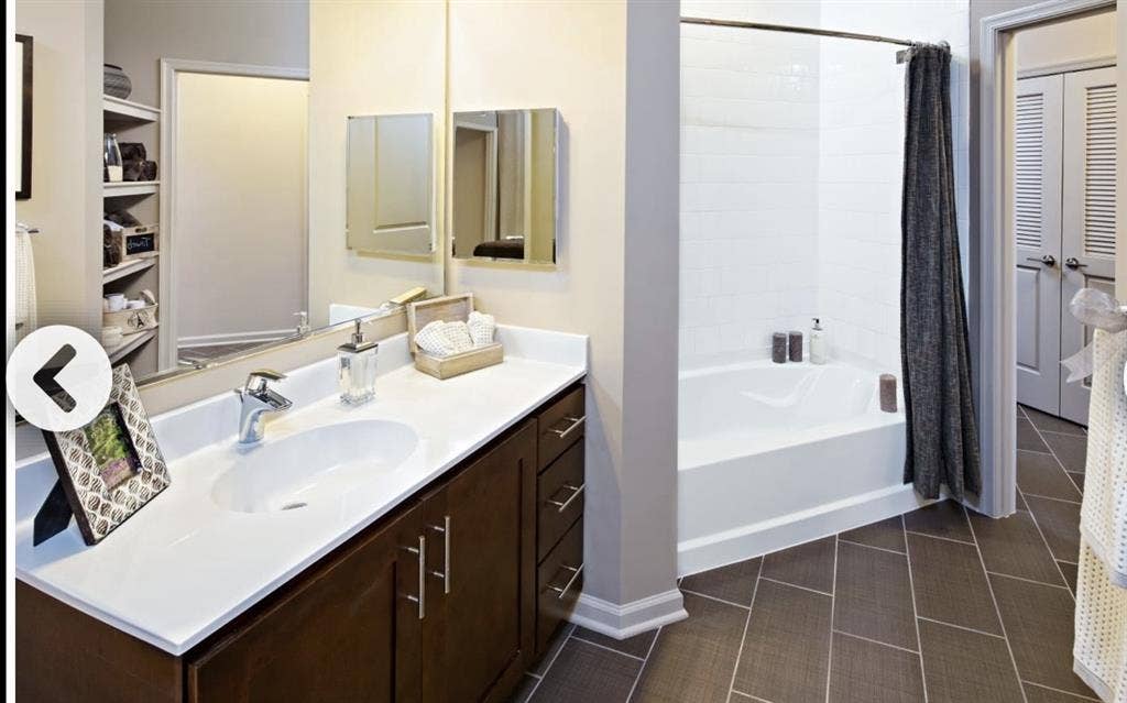 2 Beds 2 Baths - Apartment