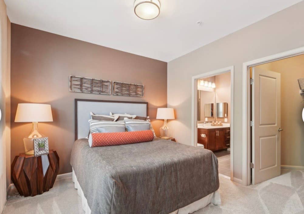 2 Beds 2 Baths - Apartment