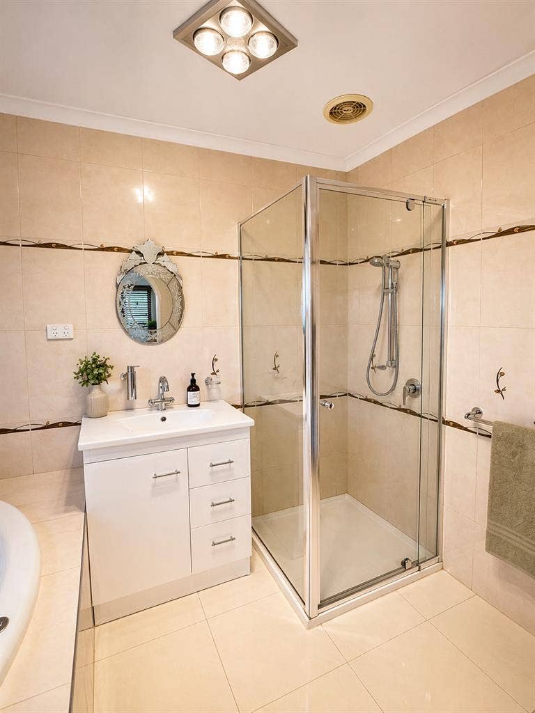 2x Rooms Available Taylors Lakes