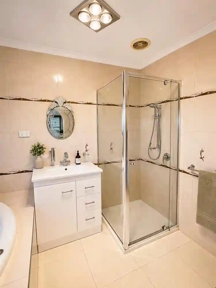 2x Rooms Available Taylors Lakes
