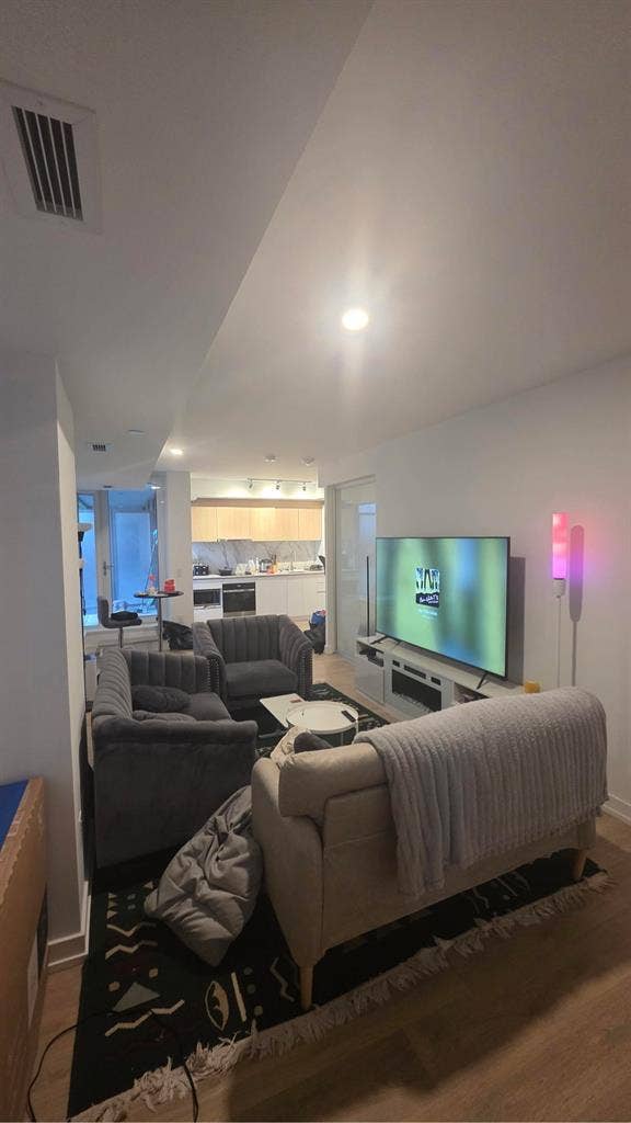 Looking for a roommate!