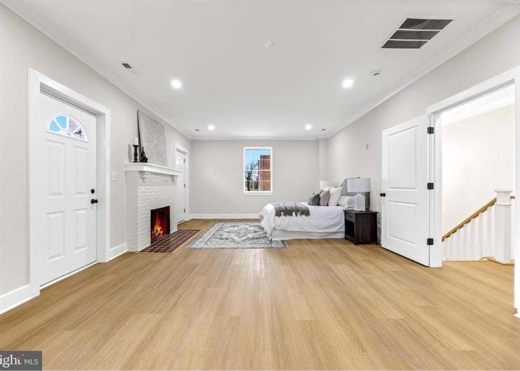 Rooms with private bathrooms
