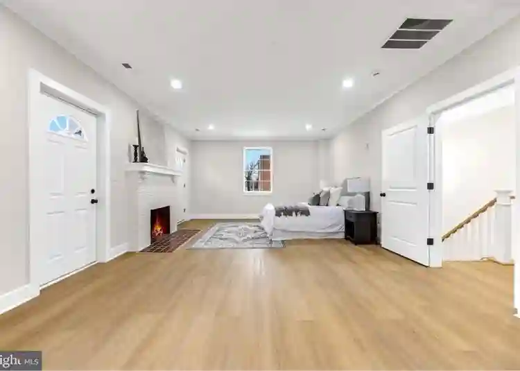 Rooms with private bathrooms