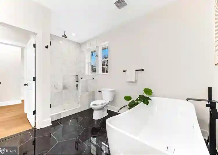 Rooms with private bathrooms
