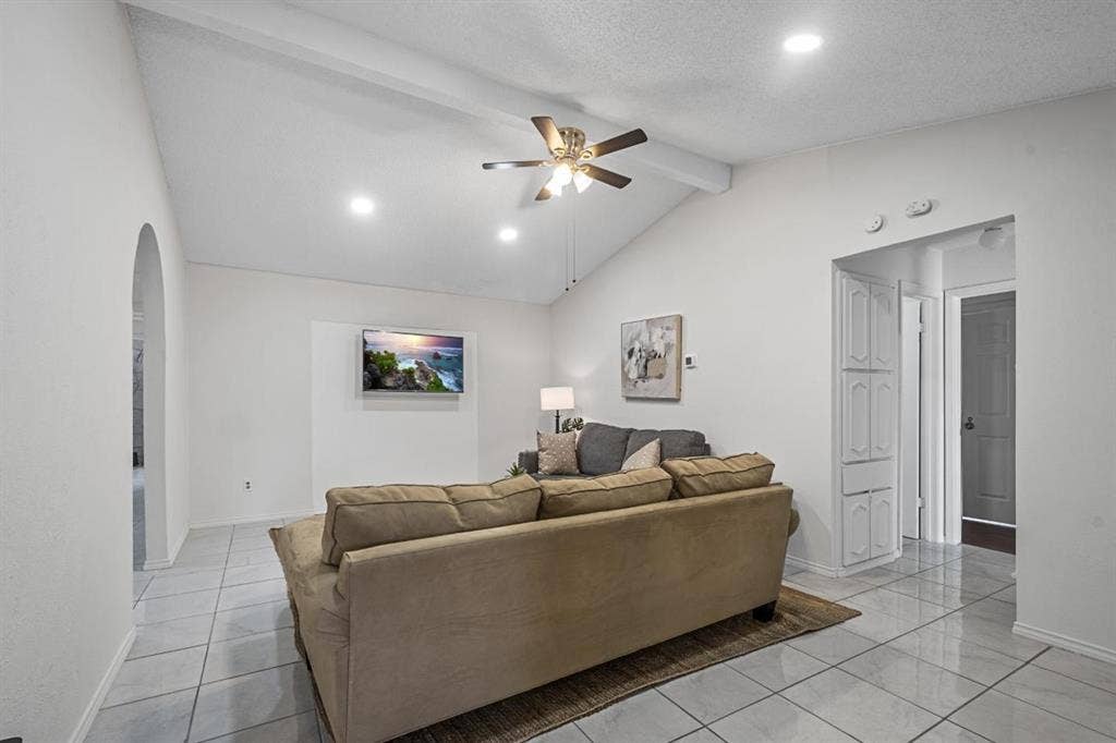 6 BR in Arlington