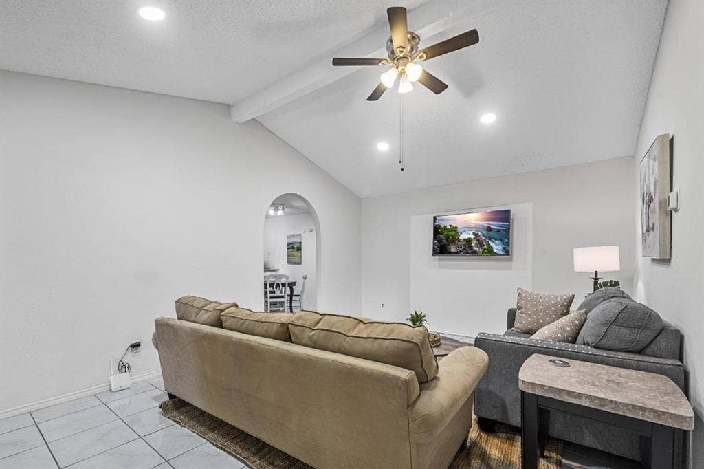 6 BR in Arlington