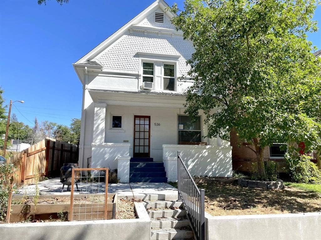 3 BR in Denver