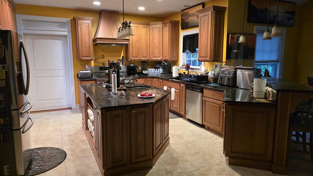 Big Beautiful Home Rooms for Rent